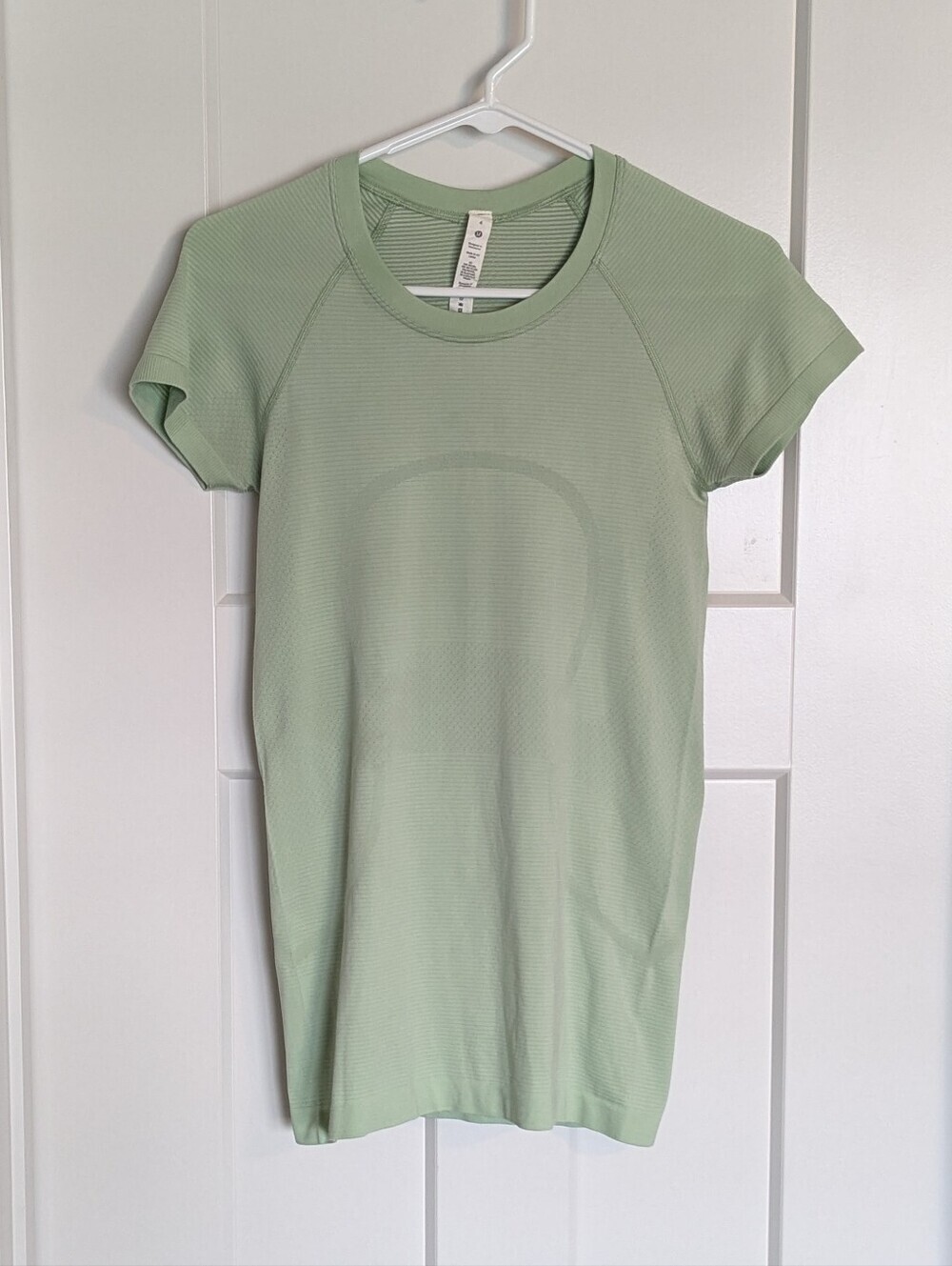 Lululemon Soft Green Swiftly Short Sleeve sz 4